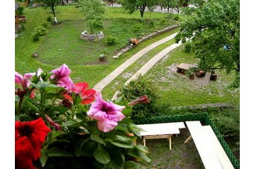 Roumanie Privát Ceraşu, Extérieur